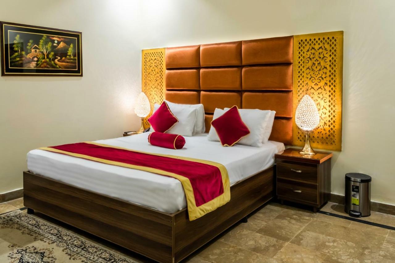 Rose Palace Hotel ลาฮอร์ ภายนอก รูปภาพ
